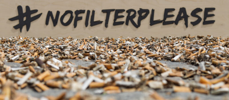 Plus d’un demi-million de mégots de cigarettes ramassés, les appels à l’interdiction des filtres se multiplient